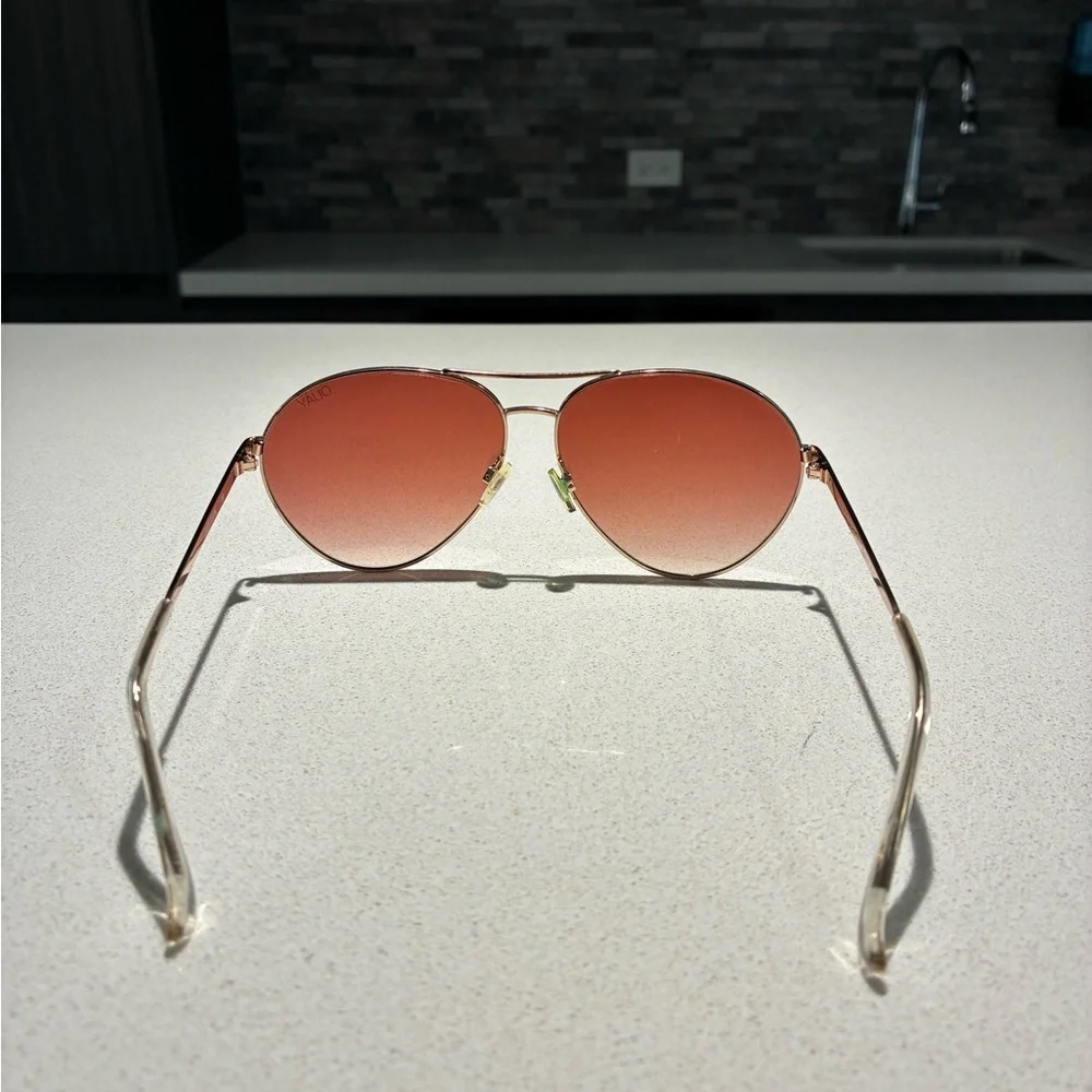 Quay Sunglasses with Pink Lenses - Picture 4 of 9